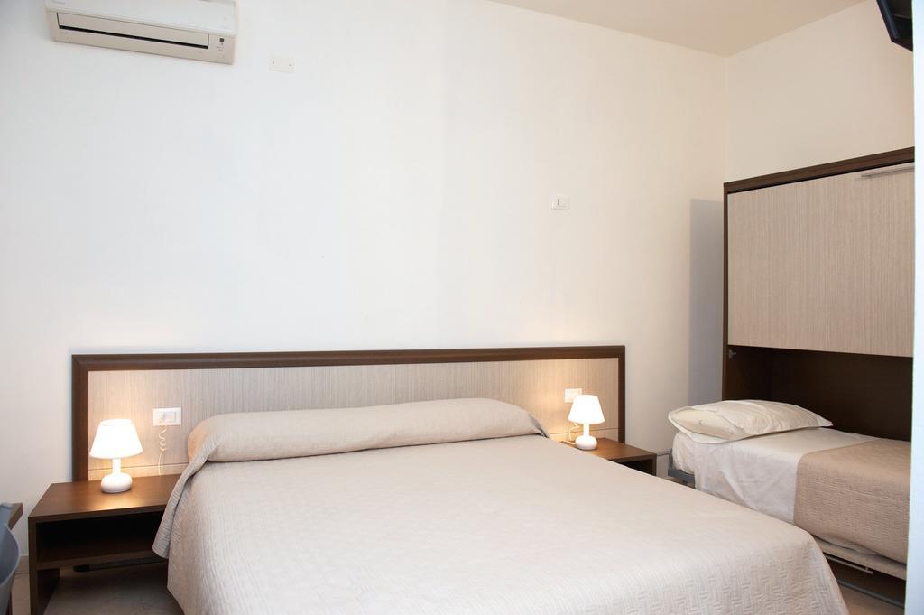 Domo - Guest-House Il Nespolo Fiorito Bed & Breakfast Orosei Exterior photo
