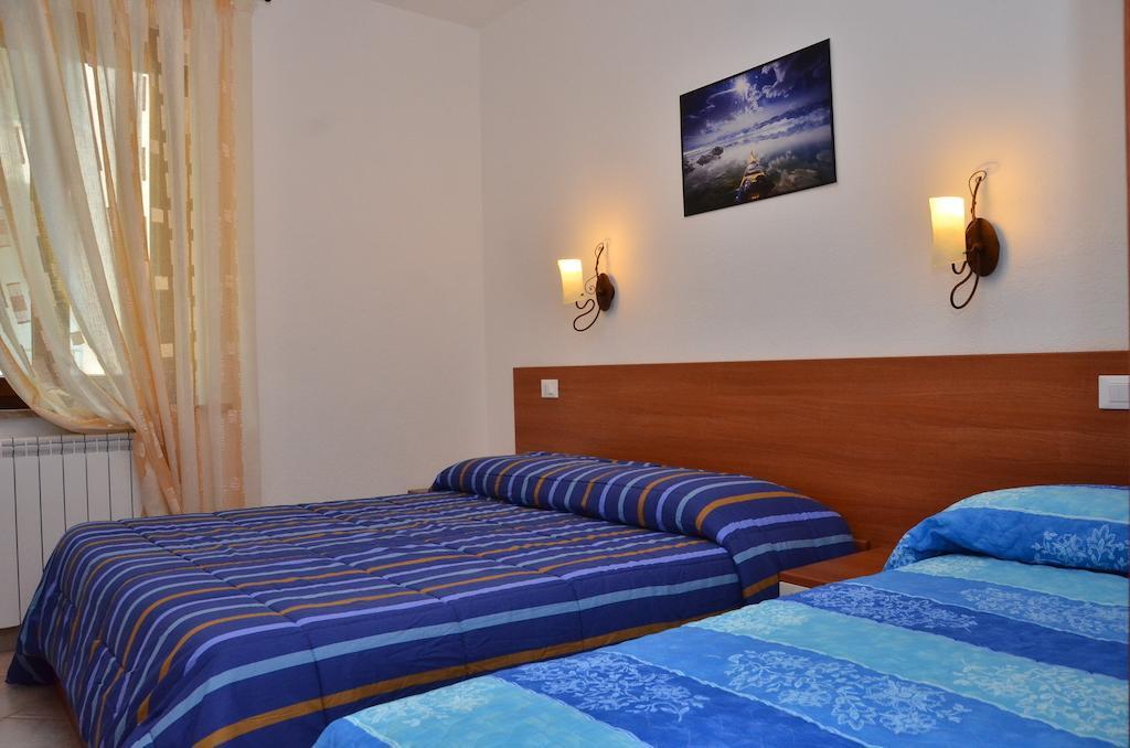 Domo - Guest-House Il Nespolo Fiorito Bed & Breakfast Orosei Exterior photo