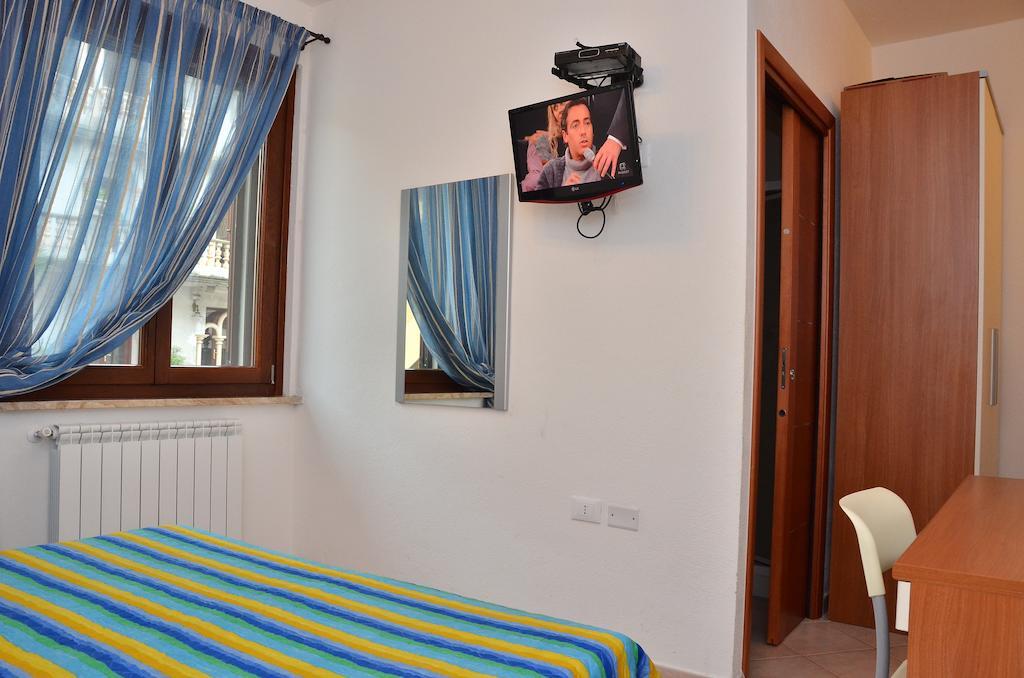 Domo - Guest-House Il Nespolo Fiorito Bed & Breakfast Orosei Exterior photo
