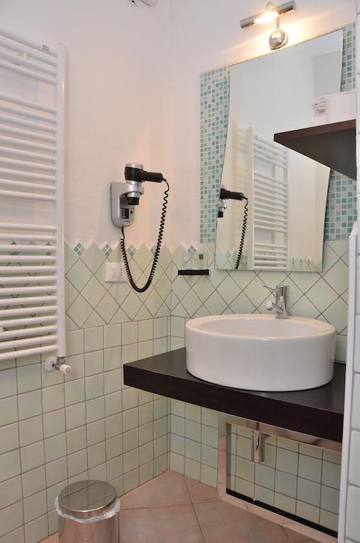 Domo - Guest-House Il Nespolo Fiorito Bed & Breakfast Orosei Exterior photo