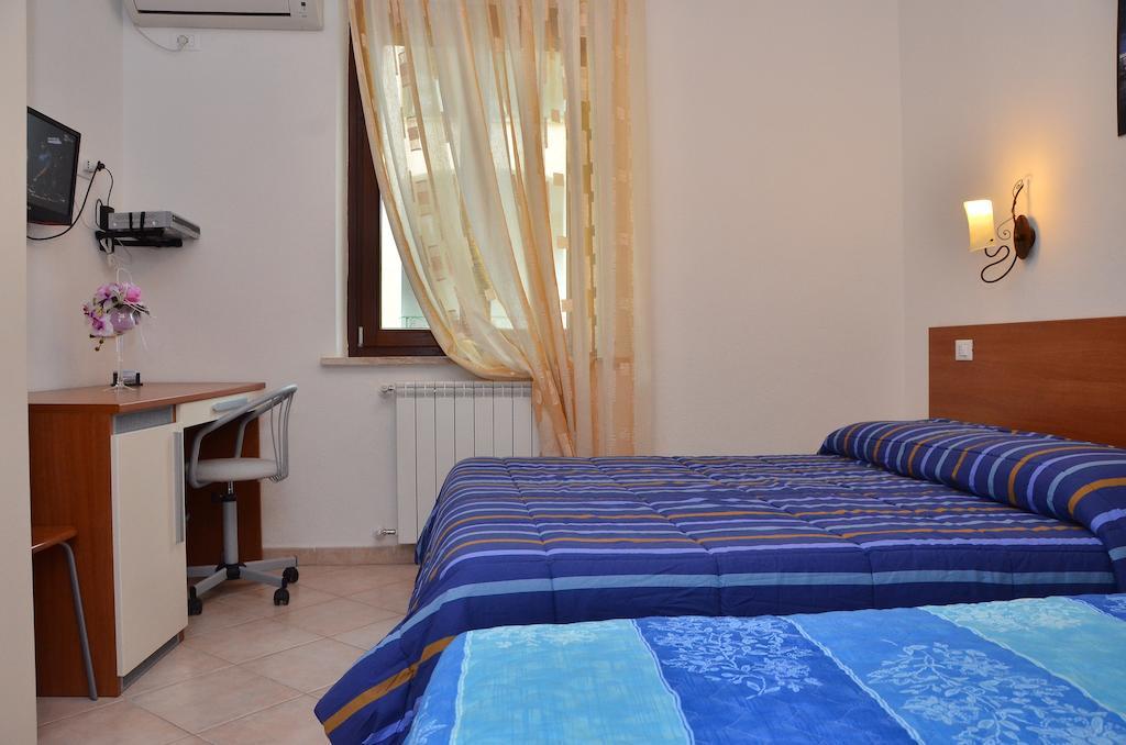 Domo - Guest-House Il Nespolo Fiorito Bed & Breakfast Orosei Exterior photo